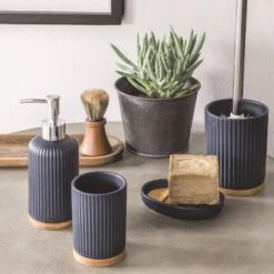 Distributeur De Savon 7x7x20cm -Le Coin Bain Parfait Boutique c39aa4c2fa034846a0ebf559e19532f9